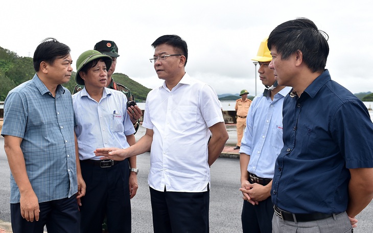 Chỉ còn thủy điện Tuyên Quang xả đáy, đã giảm áp lực lũ cho hạ du - Ảnh 3.