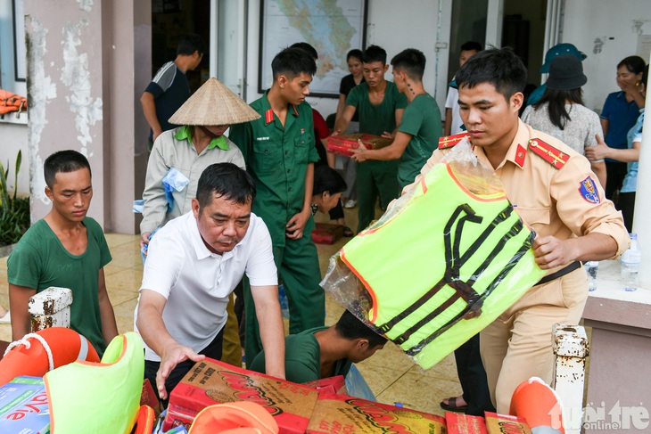 Trắng đêm tháo chạy lên đồi cao, bà con ở hồ thủy điện Thác Bà đã trở về an toàn - Ảnh 10.