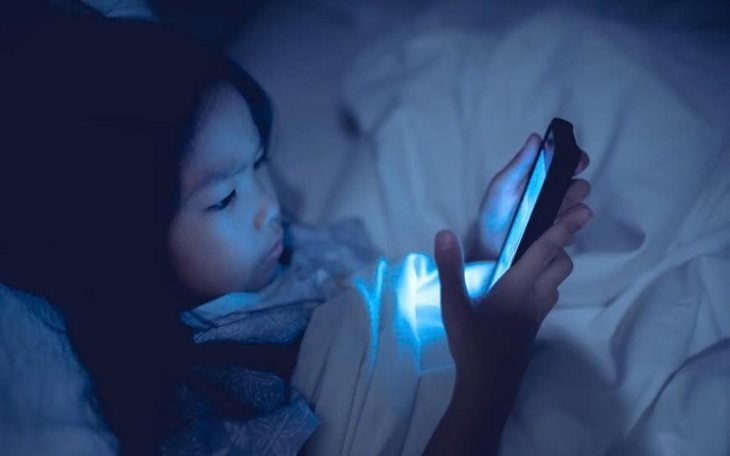 Làm việc dưới ánh sáng mờ khiến nội tiết rối loạn, tăng nguy cơ trầm cảm - Ảnh 2.