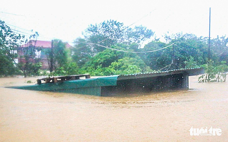 Có nhiều điểm sụt sạt, nguy cơ mất an toàn, Hà Nội bơm tiêu nước sông Nhuệ vào sông Hồng, sông Đáy - Ảnh 2.