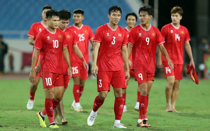 Thái Lan trở lại tốp 100 FIFA, tuyển Việt Nam càng ngày càng xa - Ảnh 3.