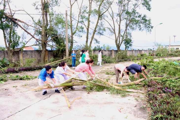 Y tế Quảng Ninh, Hải Phòng: Dồn lực đảm bảo thuốc men, khử khuẩn phòng dịch sau bão lũ - Ảnh 4.