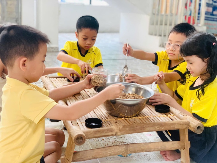 'Chúc những người khó khăn luôn mạnh khỏe và bình an, nếu cần sự trợ giúp thì để con' - Ảnh 1.