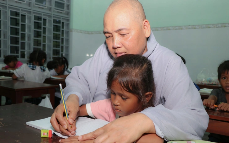 Vị thượng tọa xây trung tâm hỏa táng miễn phí cho dân nghèo - Ảnh 2.