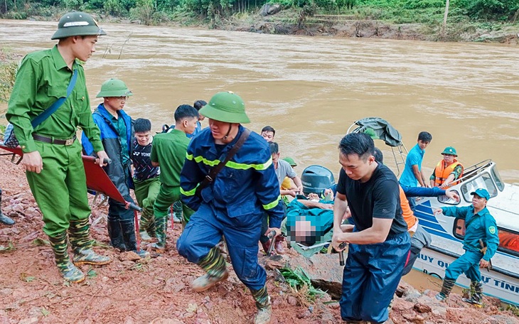 350 người đang tìm kiếm hơn 15 người mất tích do sạt lở đất ở Nậm Lúc, Lào Cai - Ảnh 3.