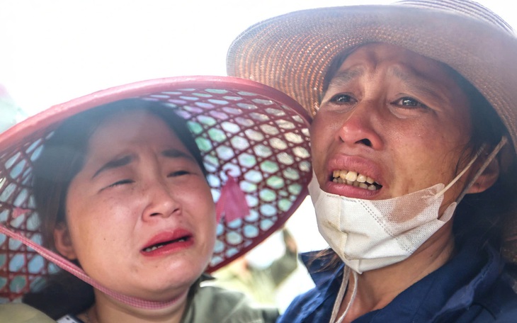 ‘Tầng 1 ngập hết, chẳng làm được gì nên ngồi vẽ cho bình tĩnh’ - Ảnh 10.