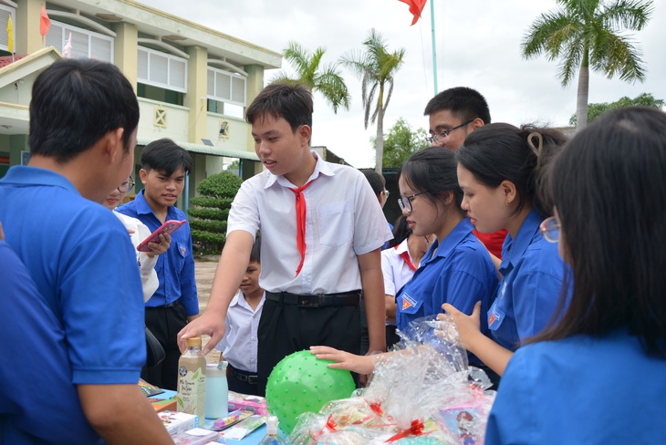 Cuộc sống vươn lên từ “Tiếp sức nhà nông” - Ảnh 2.