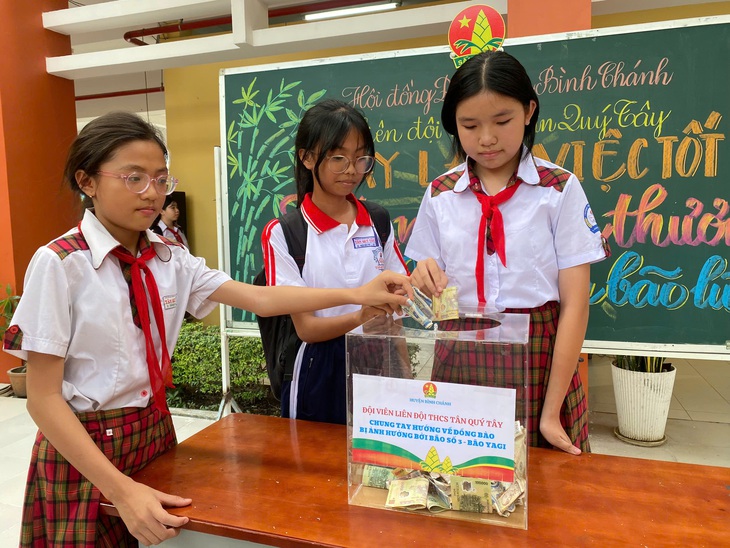 Thành Đoàn TP.HCM tuyển tình nguyện viên khắc phục bão lũ qua Go Volunteer - Ảnh 2.