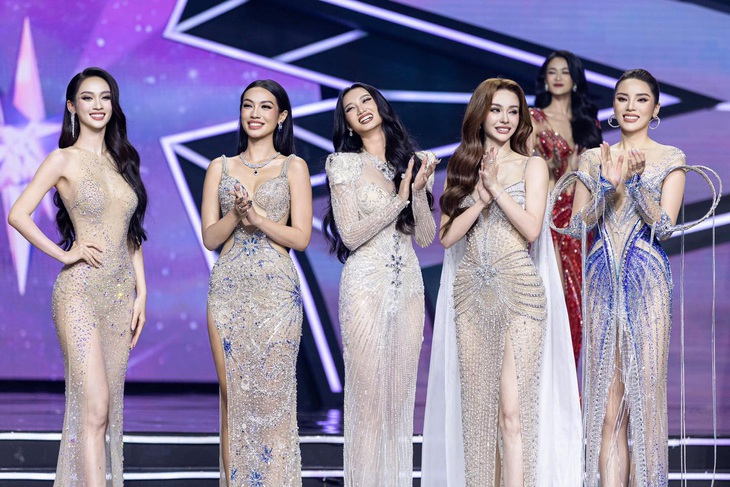 Người đẹp tiềm năng Miss Universe Việt Nam mất điểm vì chiếc đầm trong suốt - Ảnh 1.