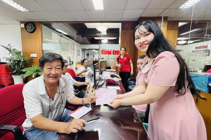 'Những câu chuyện về tình người trong bão lũ trên Tuổi Trẻ sẽ đi vào trang giáo án của tôi' - Ảnh 3.