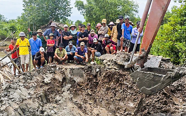 Tìm thấy thi thể người phụ nữ bị nước lũ cuốn trôi khi qua bờ tràn - Ảnh 3.