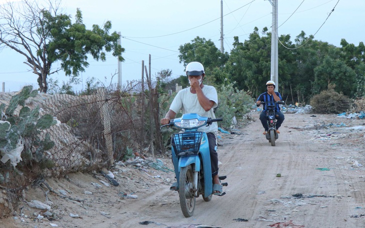 Mùi lạ tấn công trường học, 2 giáo viên ngất xỉu - Ảnh 3.