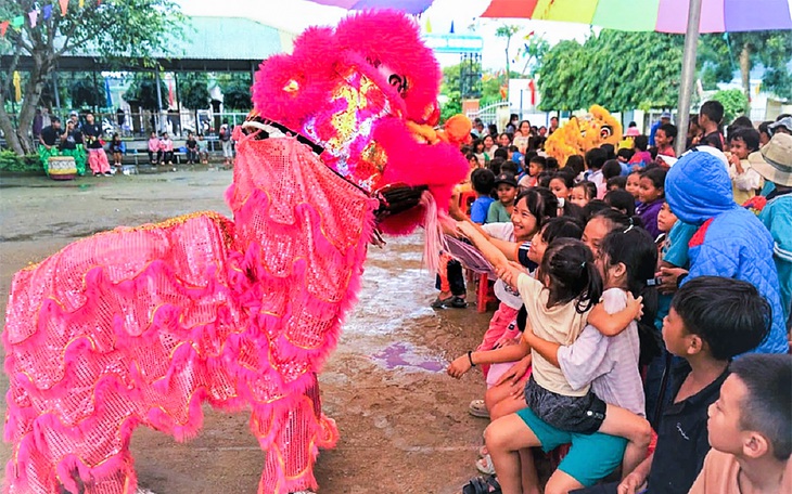 Mang trung thu yêu thương đến bệnh nhi ung thư tại Hà Nội - Ảnh 9.