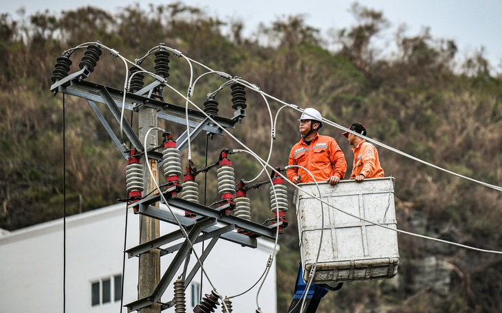 Tác giả đạt giải nhất thi tiết kiệm điện ủng hộ toàn bộ cho đồng bào miền Bắc - Ảnh 2.