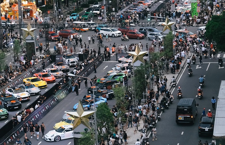 Hình ảnh xấu xí trong Gumball 3000 ở Việt Nam: Trèo rào, chặn đầu, đập kính, xô xát - Ảnh 1.