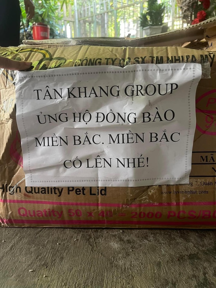 Cộng đồng 'truy tìm' chủ nhân túi nữ trang lẫn trong hàng cứu trợ của người dân Đà Nẵng - Ảnh 4.