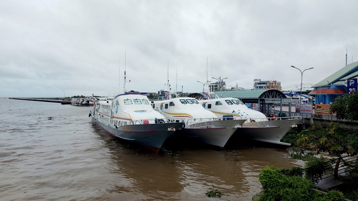 Mưa lớn kéo dài gây ngập cục bộ ở một số khu vực Phú Quốc  - Ảnh 3.