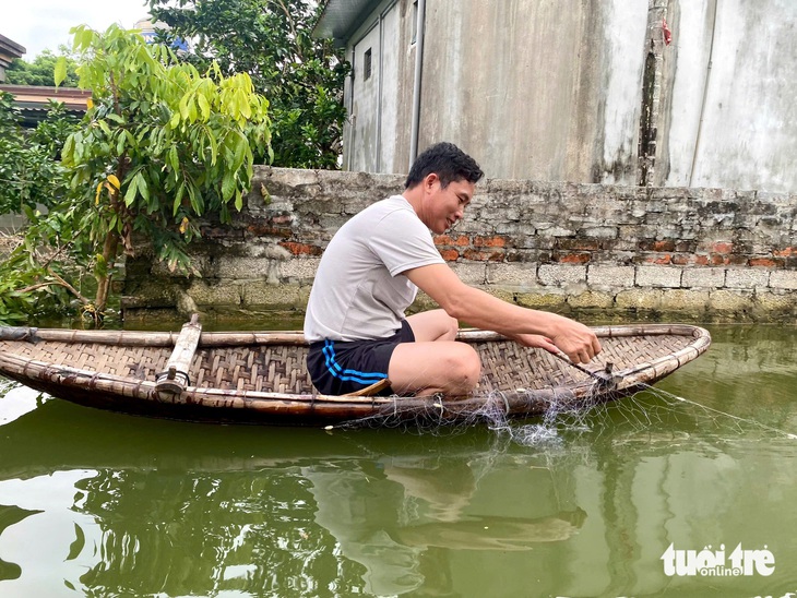 Nhiều học sinh ở rốn lũ Chương Mỹ có thể phải nghỉ học hơn 20 ngày vì lũ lụt - Ảnh 6.