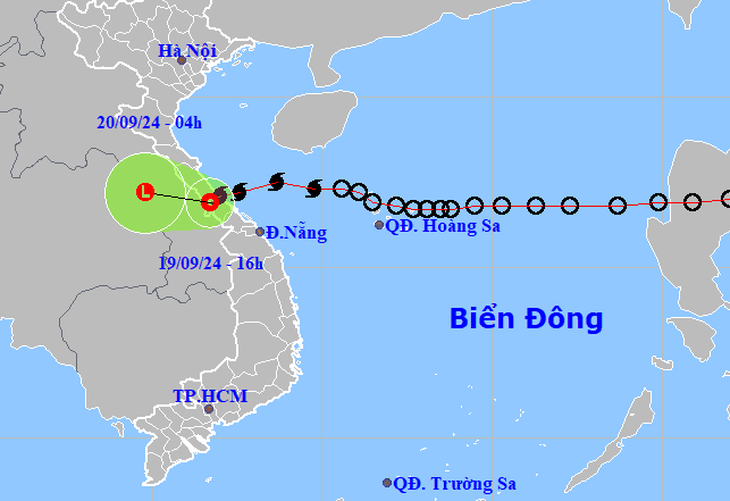 Hoàn lưu bão số 4 còn gây mưa lớn ở miền Trung từ 100-200mm, có nơi trên 300mm - Ảnh 1.