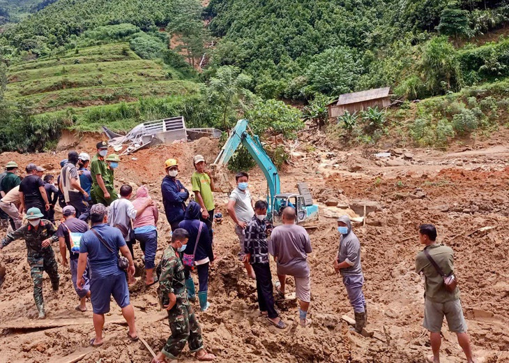 Tìm thấy thi thể một bé gái trong vụ sạt lở làm 18 người chết và mất tích ở Nậm Lúc (Lào Cai) - Ảnh 2.