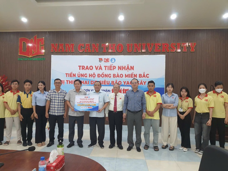 Hơn 25.000 sinh viên, học viên Cần Thơ đóng góp, gửi Tuổi Trẻ ủng hộ đồng bào vùng bão số 3 - Ảnh 1.