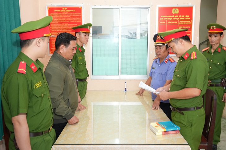 Gây thiệt hại hơn 2 tỉ đồng, cựu nhân viên phòng tài nguyên và môi trường bị bắt - Ảnh 1.