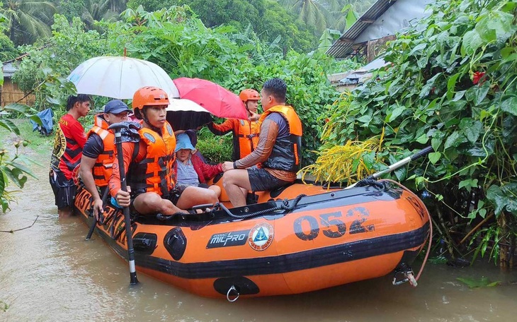 Philippines đóng trường học, cơ quan chính phủ đón bão Trami - Ảnh 2.