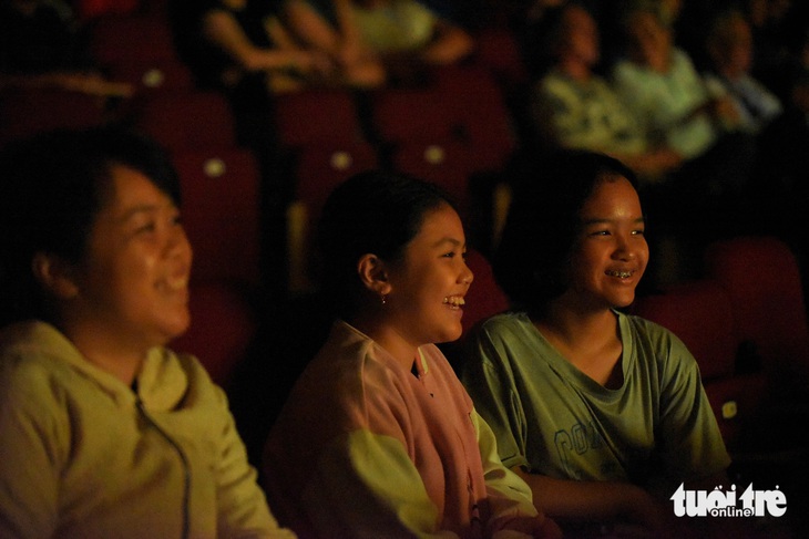 'Độc cô cầu bại' - Nguyễn Trần Duy Nhất giao lưu cùng khán giả Quy Nhơn tại buổi chiếu phim du lịch - Ảnh 5.