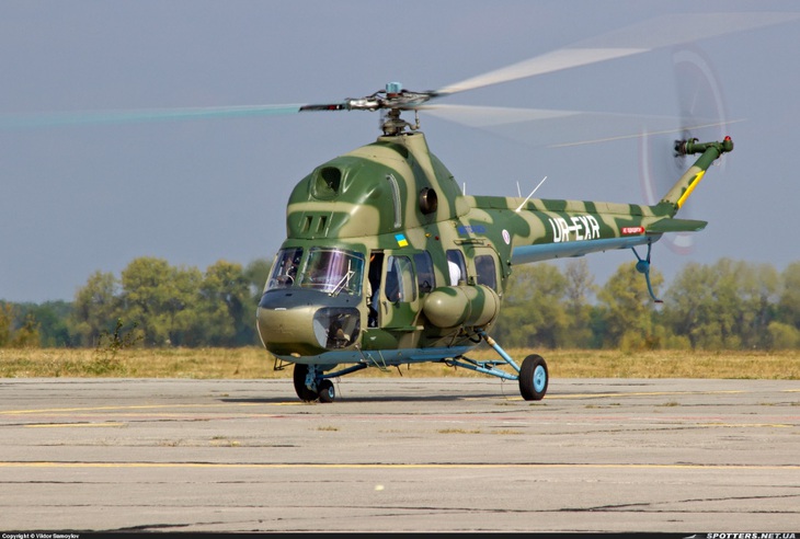 Trực thăng Mi-2 của Ukraine rơi khi huấn luyện, 2 người chết - Ảnh 1.