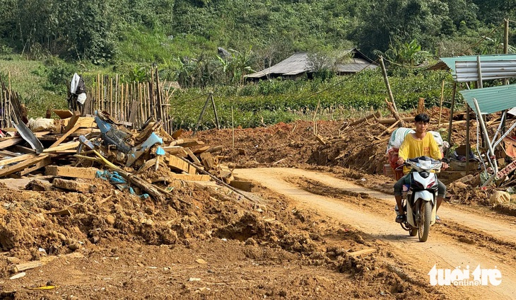 Hai chị em mồ côi sau trận lở núi kinh hoàng - Ảnh 7.