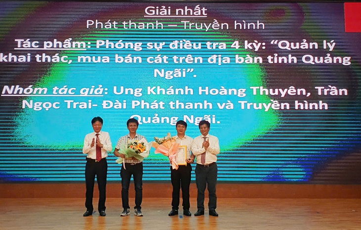 Trao giải thưởng báo chí Nam Trung Bộ lần thứ nhất - Ảnh 2.