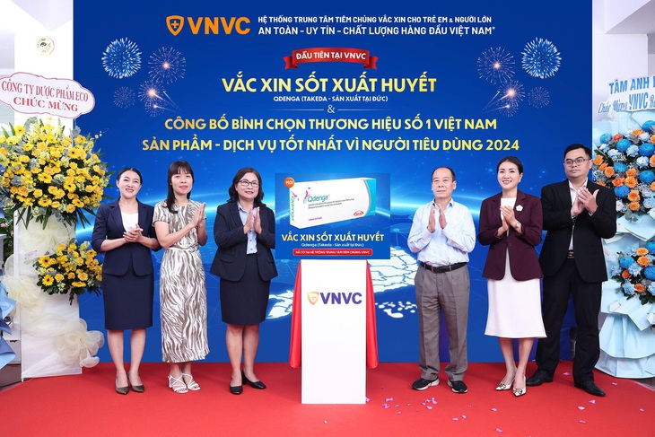 Lần đầu tiên Việt Nam triển khai tiêm vắc xin sốt xuất huyết cho người dân - Ảnh 1.