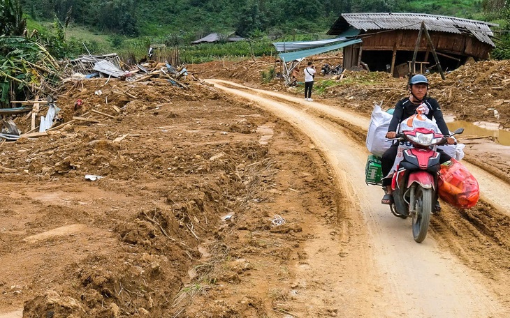 Hiểm họa sạt lở tại nhiều tuyến đường ven núi ở Đà Nẵng - Ảnh 9.