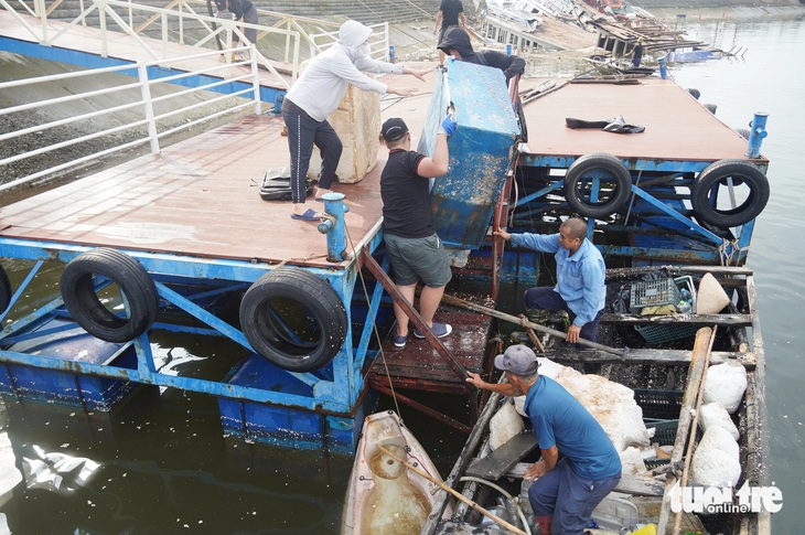 Thiên đường du lịch biển Hạ Long còn ngổn ngang rác, dân lập team công ích làm sạch biển - Ảnh 4.