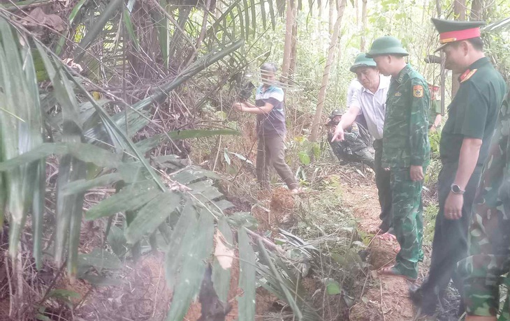 Thấy vết nứt trên quả đồi gần nhà dân, Quảng Nam khẩn trương tìm vị trí làm khu tái định cư - Ảnh 3.