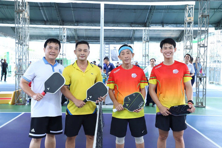 Bí thư Nguyễn Văn Nên thi đấu Pickleball ủng hộ đồng bão bị thiệt hại bão số 3 - Ảnh 5.