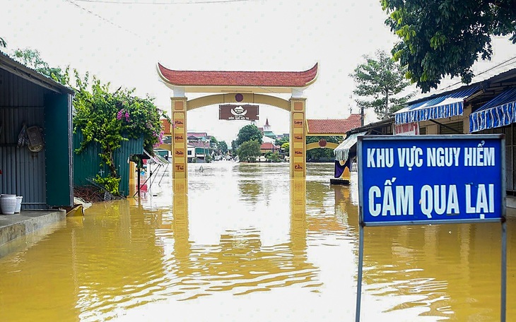 Hơn 9.000 học sinh ở Hà Tĩnh phải nghỉ học do mưa lũ - Ảnh 2.