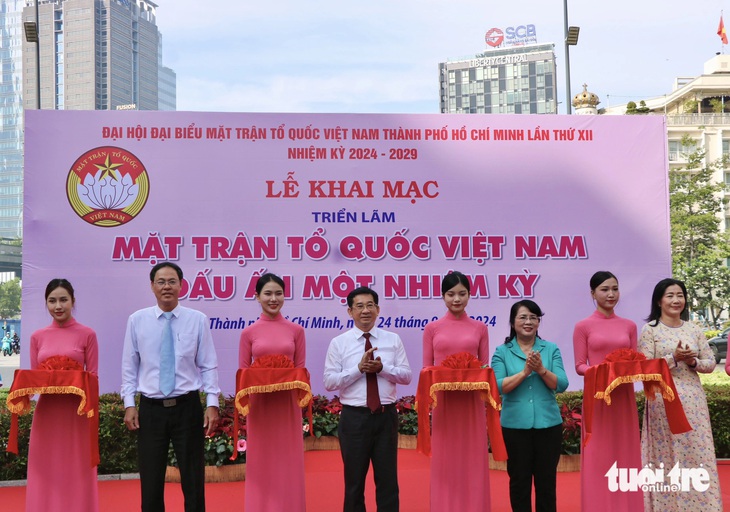 TP.HCM: Khai mạc triển lãm ảnh 'Mặt trận Tổ quốc Việt Nam - Dấu ấn một nhiệm kỳ' - Ảnh 1.