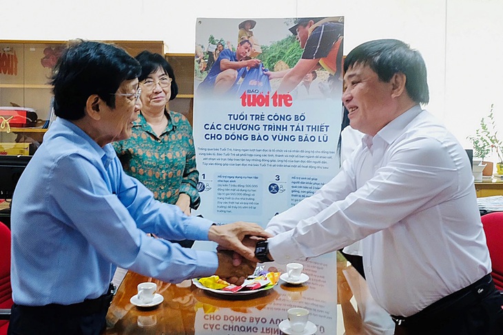 Bác sĩ Huỳnh Tấn Mẫm: 'Chúng tôi ai cũng muốn khóc' vì những mất mát của đồng bào miền Bắc - Ảnh 3.