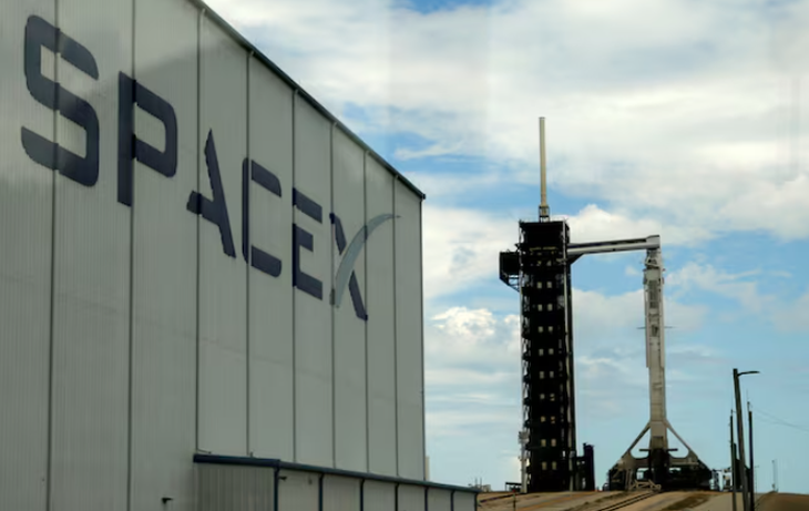 SpaceX bị "tuýt còi" vì 2 lần phóng tên lửa đẩy không phép - Ảnh 1.