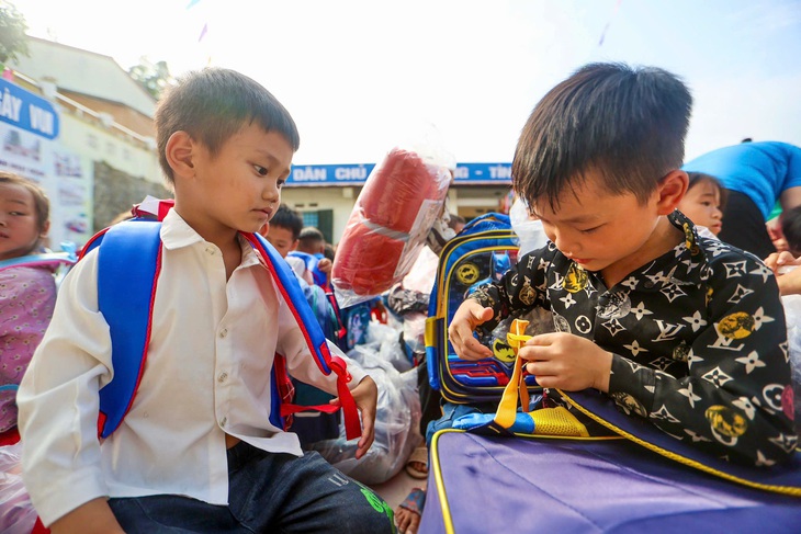 Trao quà cho học sinh vùng lũ, sạt lở ở Cao Bằng: Nguồn động viên lớn để các em tiếp tục đi học  - Ảnh 7.