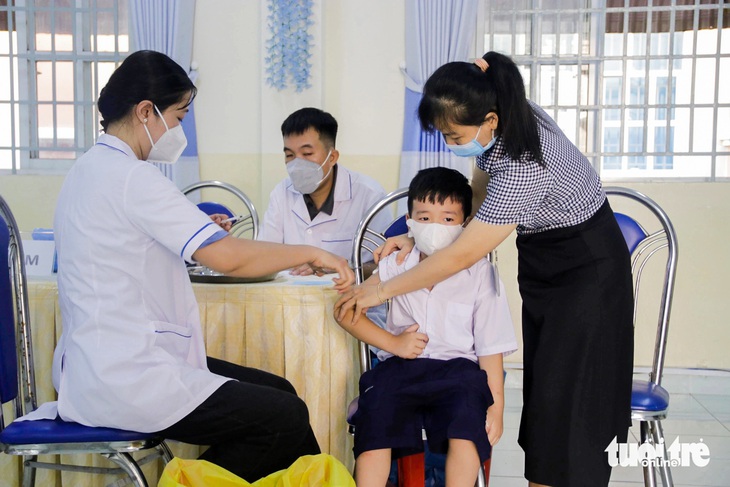 Slow measles vaccination campaign, the Ministry of Health scored 6 inspection teams - Photo 1.