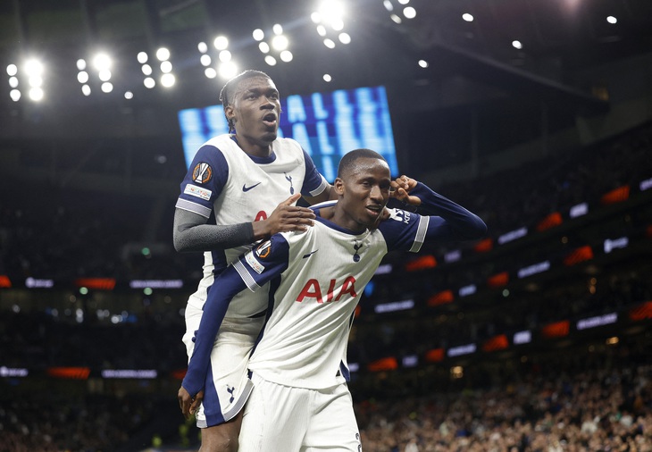 Tin tức thể thao sáng 27-9: 10 người Tottenham đại thắng ở Europa League - Ảnh 1.