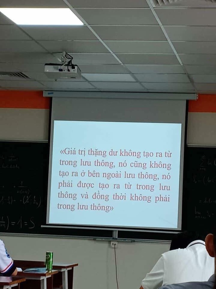 Ảnh vui 27-9: Thấy 'nhức nhức cái đầu' với giá trị thặng dư - Ảnh 1.