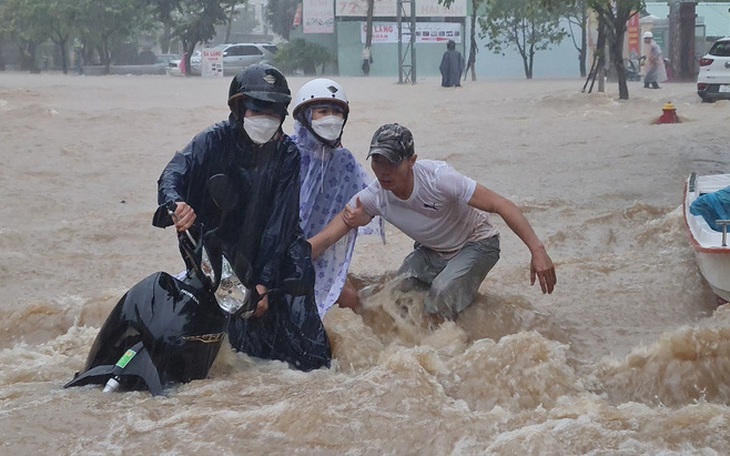 Mây từ Ba Vì, Sơn Tây kéo về nội thành, Hà Nội sắp mưa to - Ảnh 2.