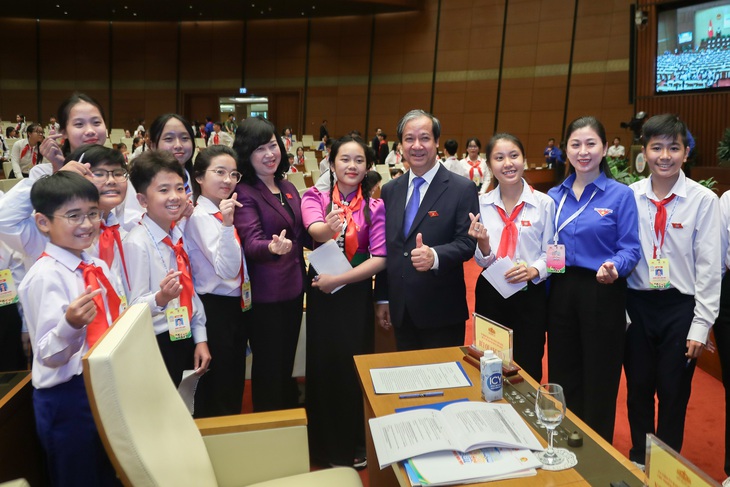 Cấp cứu hàng nghìn ca hoảng loạn, ảo giác vì thuốc lá điện tử - Ảnh 2.