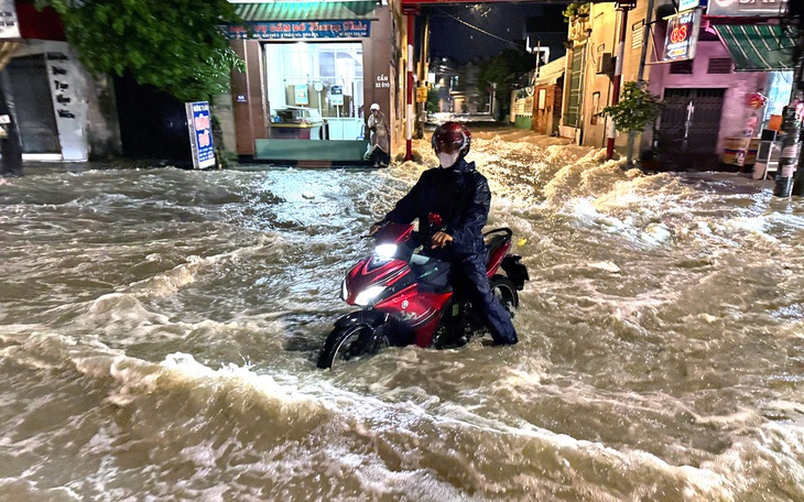 Chiều nay và vài ngày tới TP.HCM có mưa lớn - Ảnh 2.