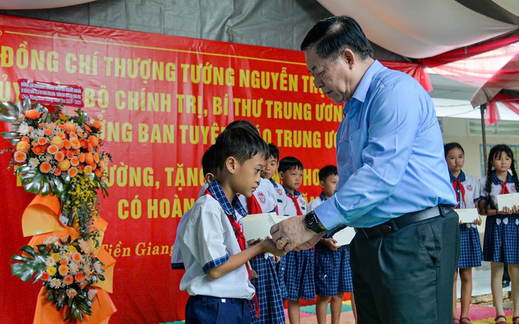 Ông Nguyễn Trọng Nghĩa: Vận động, huy động các nguồn lực xã hội chăm lo, giúp đỡ người nghèo - Ảnh 4.