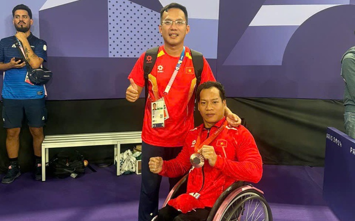 Lực sĩ Lê Văn Công được thưởng nóng sau tấm HCĐ Paralympic 2024 - Ảnh 3.