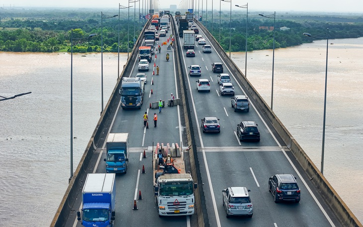 Đã tháo dỡ ray khe co giãn cầu Long Thành, phấn đấu 15 ngày sửa xong - Ảnh 3.